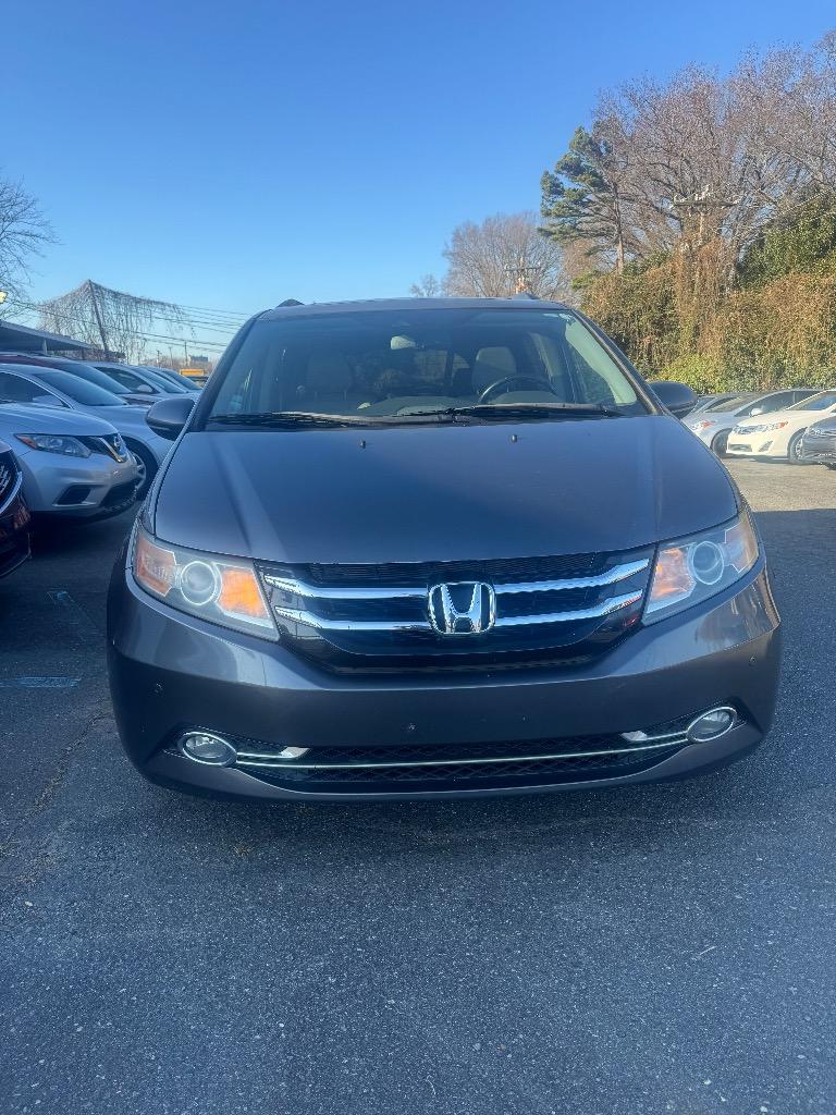 2014 Honda Odyssey Touring's photo