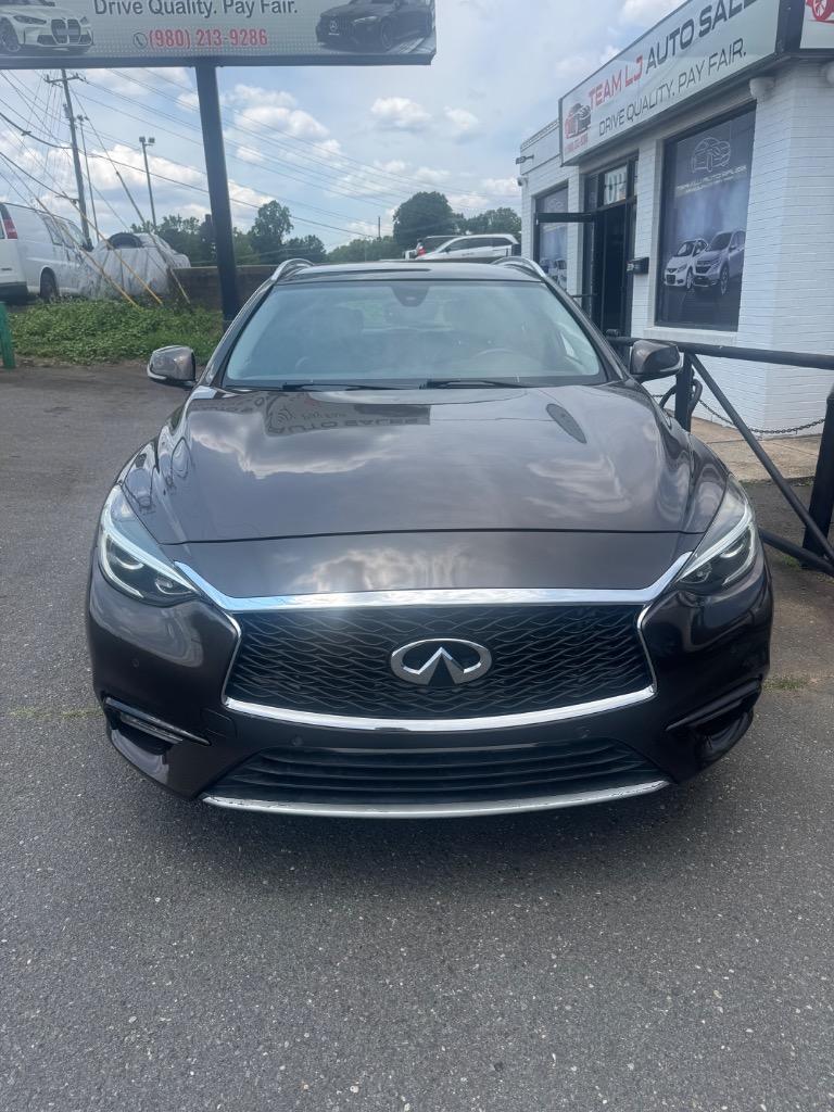 2017 INFINITI QX30 Premium's photo