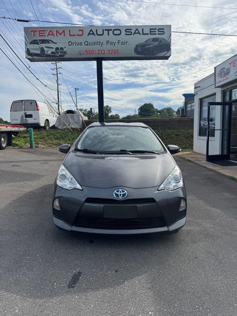 2014 Toyota Prius c's photo